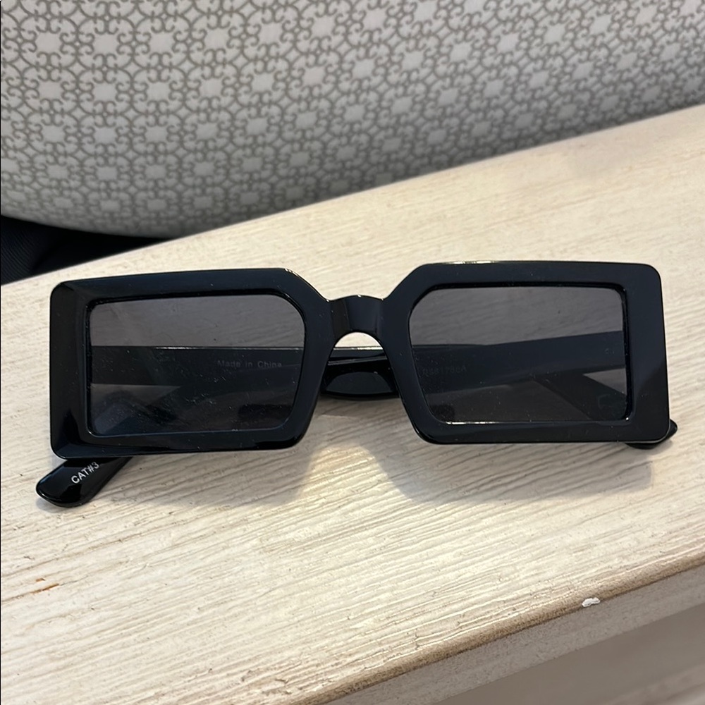 😎 Square Black Sunglasses 😎